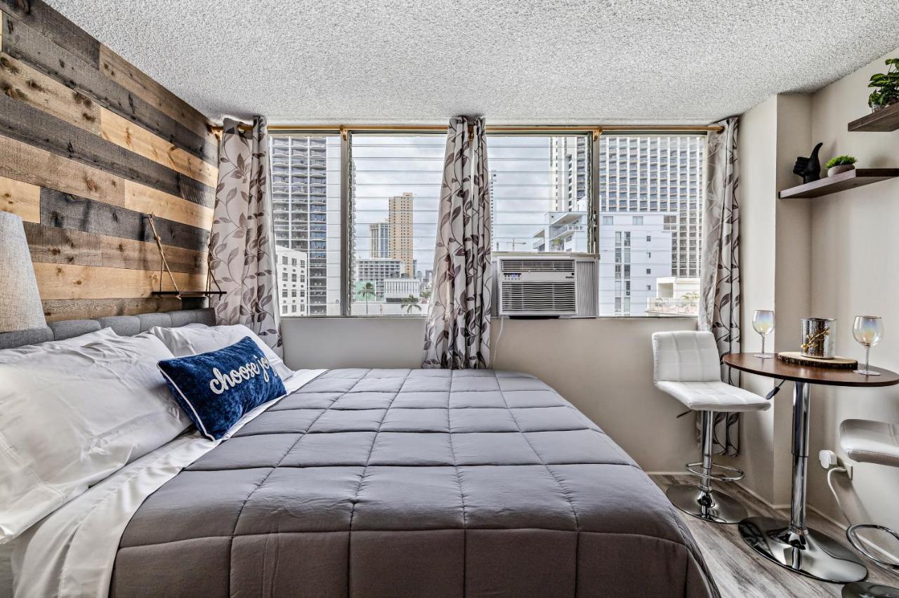 Modern Waikiki Condo Perfect For Beach Getaway! โฮโนลูลู ภายนอก รูปภาพ
