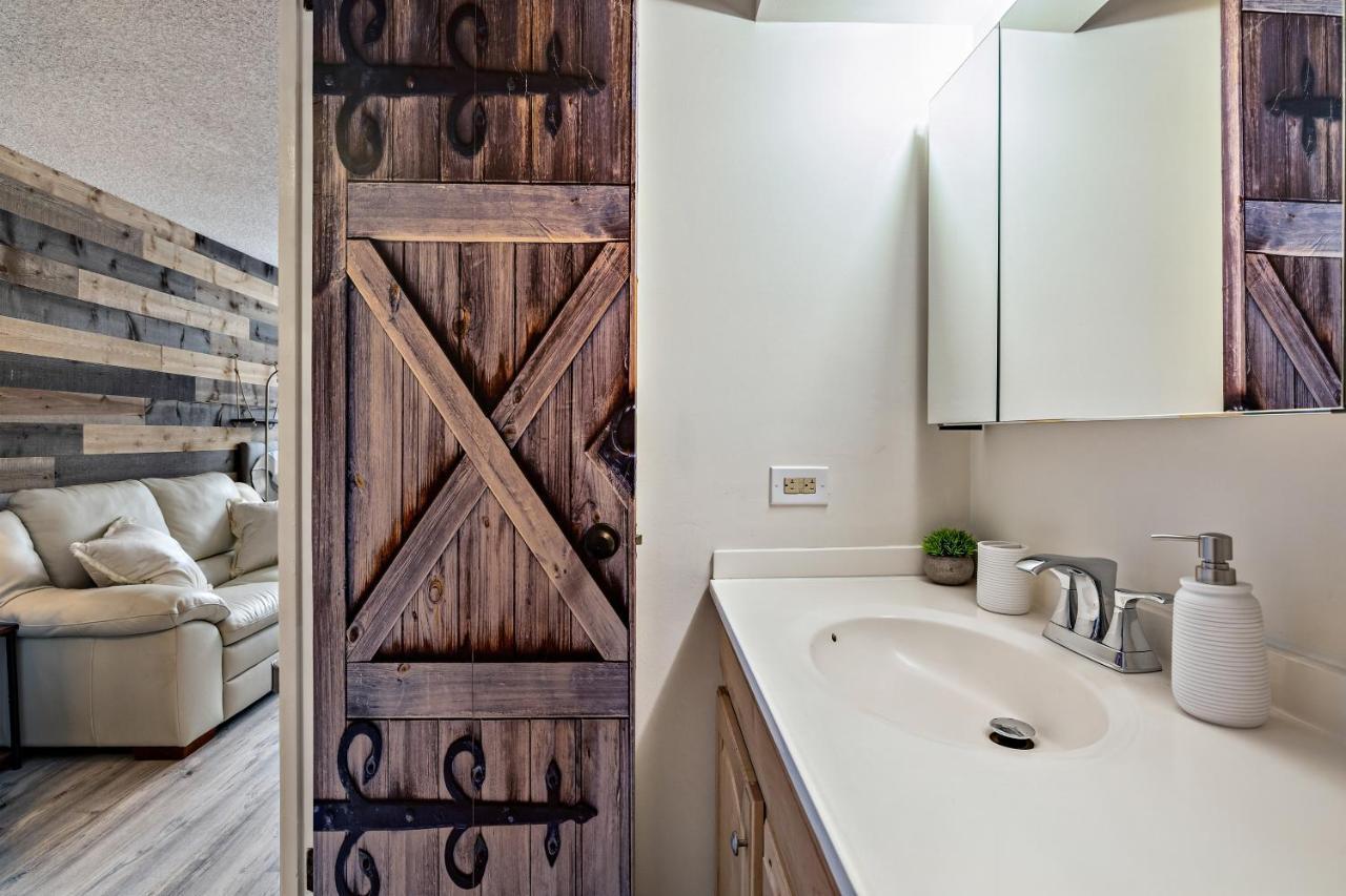 Modern Waikiki Condo Perfect For Beach Getaway! โฮโนลูลู ภายนอก รูปภาพ
