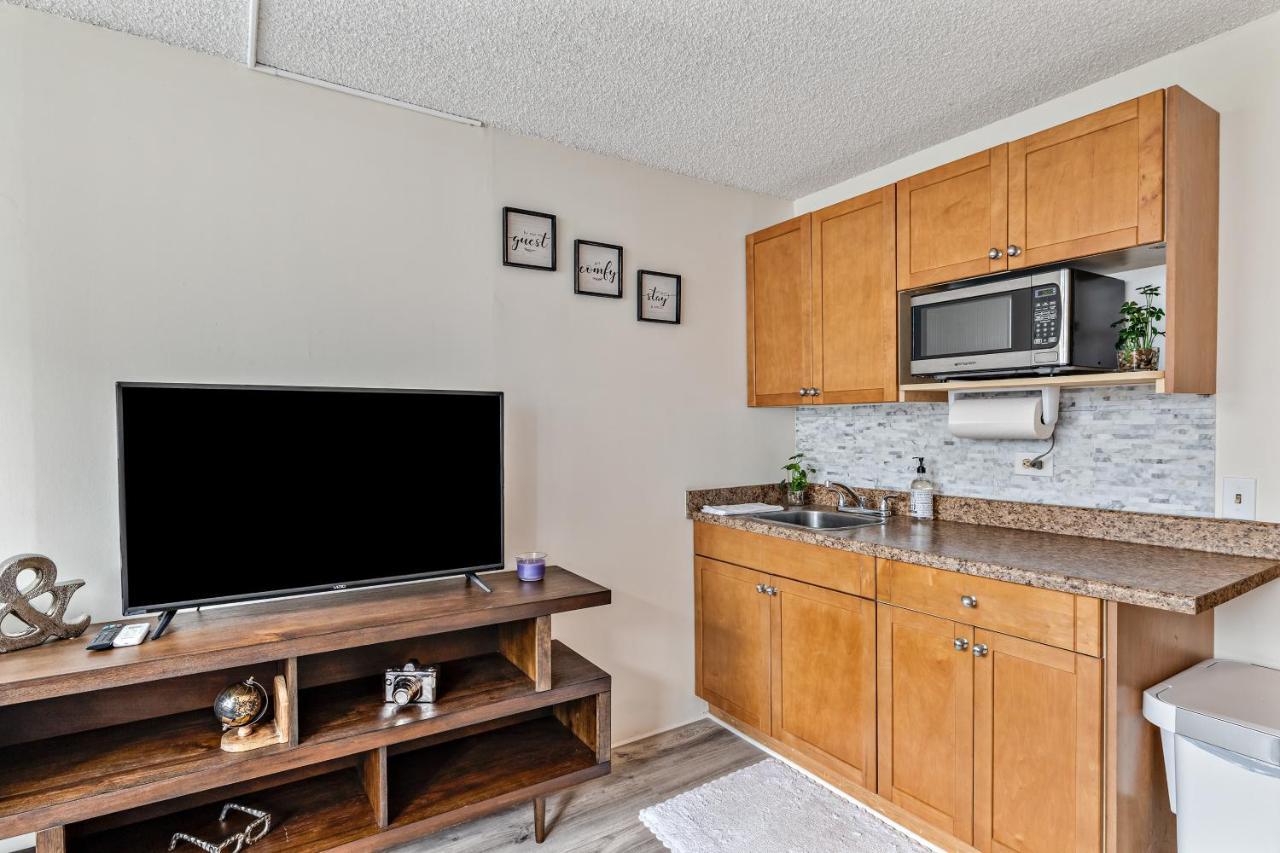 Modern Waikiki Condo Perfect For Beach Getaway! โฮโนลูลู ภายนอก รูปภาพ