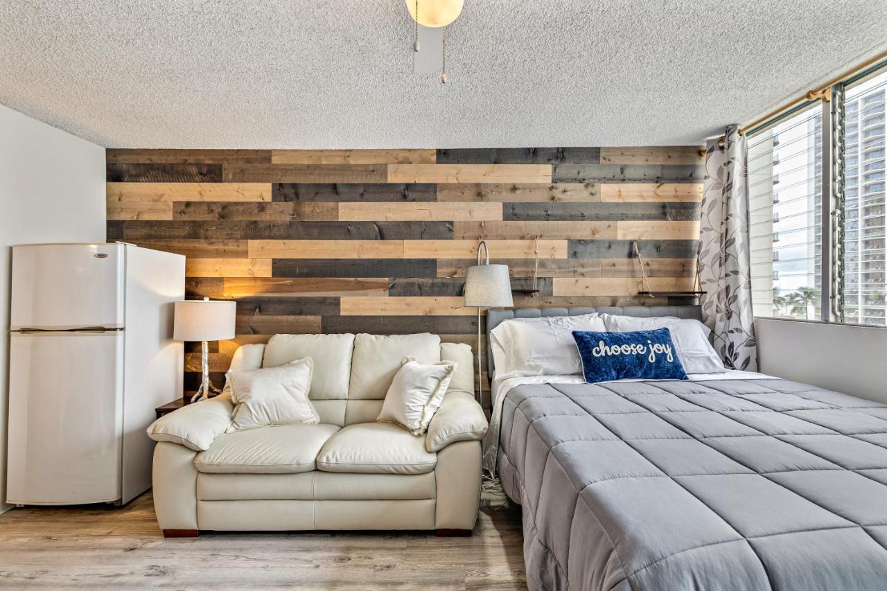 Modern Waikiki Condo Perfect For Beach Getaway! โฮโนลูลู ภายนอก รูปภาพ