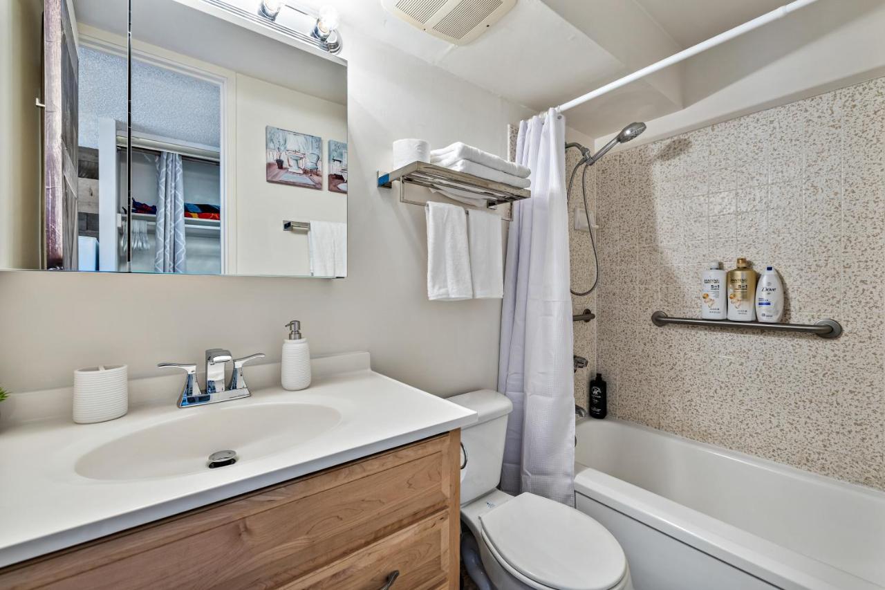 Modern Waikiki Condo Perfect For Beach Getaway! โฮโนลูลู ภายนอก รูปภาพ